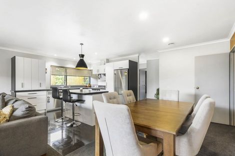 Photo of property in 15 Hollinger Place, Nawton, Hamilton, 3200