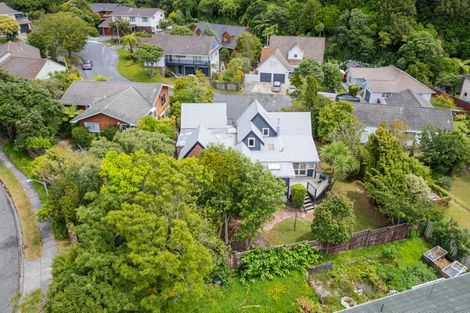 Photo of property in 5 Newnham Court, Tawa, Wellington, 5028