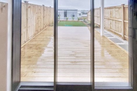 Photo of property in 10 Heketara Way, Massey, Auckland, 0614