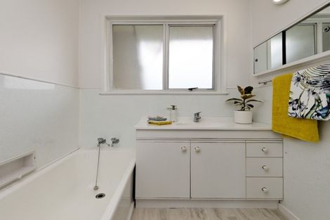 Photo of property in 12 Sunnylaw Place, Glen Eden, Auckland, 0602