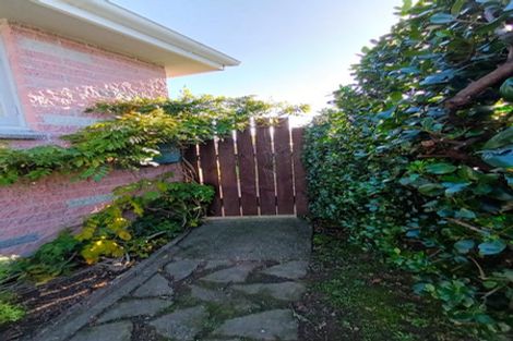 Photo of property in 1 Hughan Place, Carterton, 5713