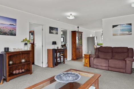 Photo of property in 18 Athenree Road, Athenree, Katikati, 3177