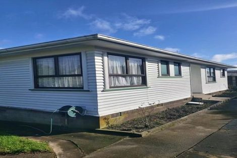 Photo of property in 72 Sylvan Crescent, Te Atatu South, Auckland, 0610