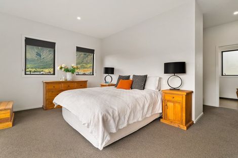 Photo of property in 60 Cunninghams Drive, Jacks Point, Queenstown, 9371