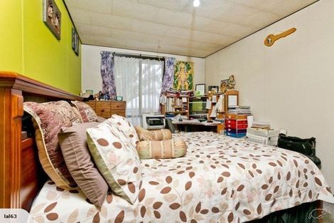 Photo of property in 80 Totaravale Drive, Totara Vale, Auckland, 0629