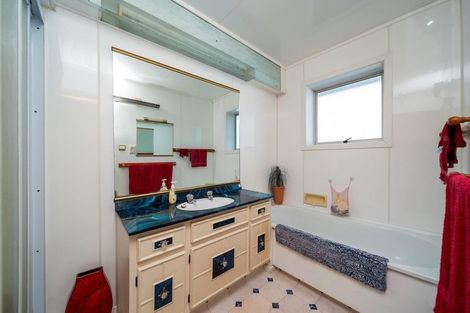 Photo of property in 79a Barrett Street, Westown, New Plymouth, 4310