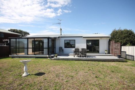 Photo of property in 48 Olive Terrace, Paraparaumu Beach, Paraparaumu, 5032