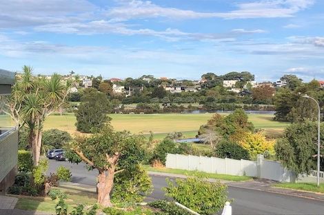 Photo of property in 7 Puawai Place, Northcote, Auckland, 0627