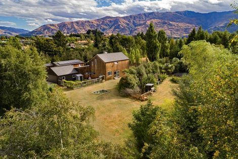 Photo of property in 2 Wineberry Lane, Wanaka, 9305