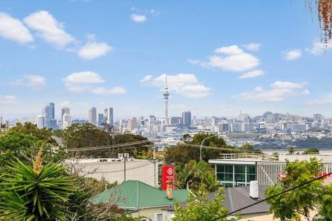 Photo of property in 2/25 Waipa Street, Birkenhead, Auckland, 0626