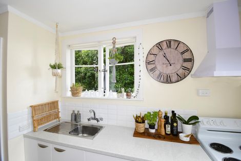 Photo of property in 23 Cumberland Street, Leigh, 0985