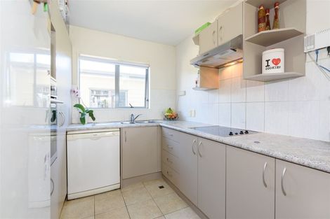 Photo of property in 9/3 Hulme Place, Henderson, Auckland, 0612