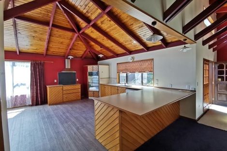 Photo of property in 16 Arahanga Grove, Maupuia, Wellington, 6022