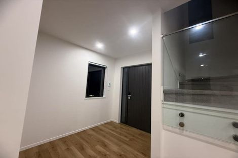 Photo of property in 142a Luckens Road, West Harbour, Auckland, 0618