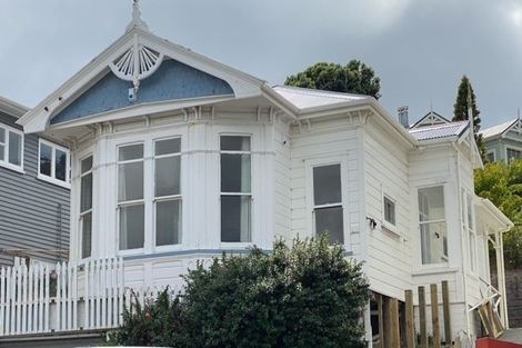 Photo of property in 68 Northland Road, Northland, Wellington, 6012