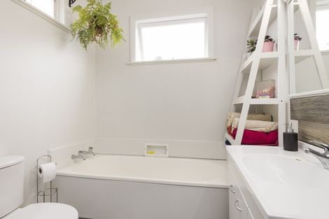 Photo of property in 1 Buick Crescent, Awapuni, Palmerston North, 4412