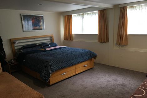 Photo of property in 28 Pupuke Road, Hillcrest, Auckland, 0627