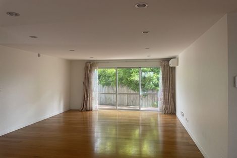 Photo of property in 25a Schnapper Rock Road, Greenhithe, Auckland, 0632