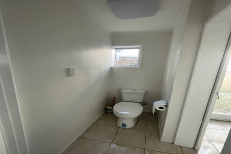 Photo of property in 34 Kingsclere Place, Goodwood Heights, Auckland, 2105