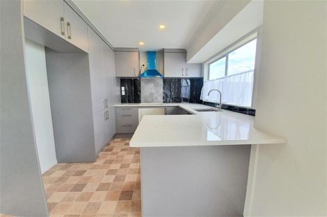 Photo of property in 2/43 Solveig Place, Randwick Park, Auckland, 2105