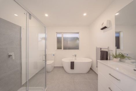 Photo of property in 15 Quebec Place, Wainoni, Christchurch, 8061