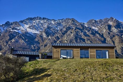 Photo of property in 7 Rabbiters Drive, Jacks Point, Queenstown, 9371