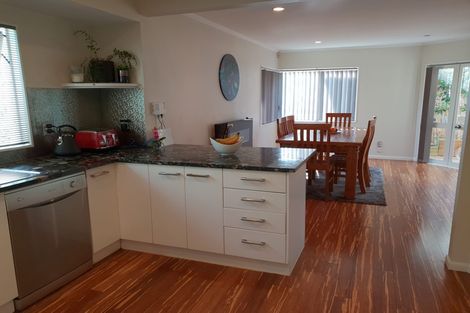 Photo of property in 1/61 Glenmore Road, Sunnyhills, Auckland, 2010