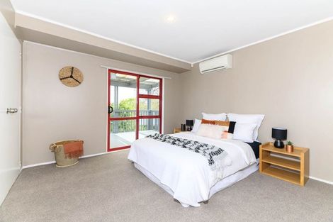 Photo of property in 17a Barron Drive, Green Bay, Auckland, 0604