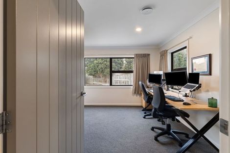 Photo of property in 6 Trump Place, Kelvin Grove, Palmerston North, 4414