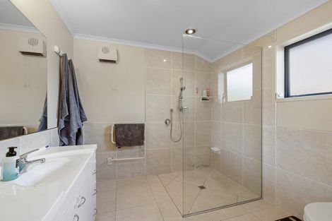 Photo of property in 28a Poplar Grove, Whalers Gate, New Plymouth, 4310