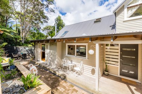 Photo of property in 33 Warner Park Avenue, Laingholm, Auckland, 0604