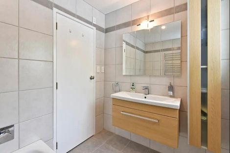 Photo of property in 46 Kingsclere Place, Goodwood Heights, Auckland, 2105