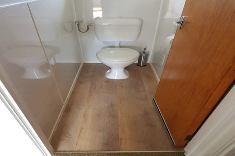 Photo of property in 2/5 Moana Avenue, Belmont, Auckland, 0622