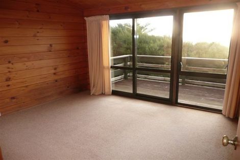 Photo of property in 10 Mervyn Place, Plimmerton, Porirua, 5026