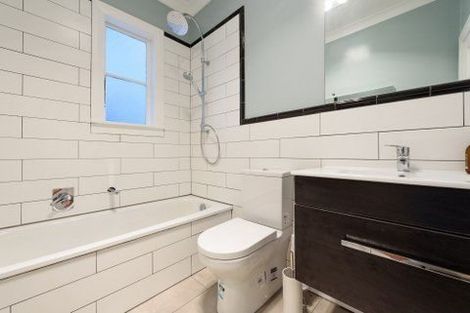 Photo of property in 135 Glenmore Street, Kelburn, Wellington, 6012