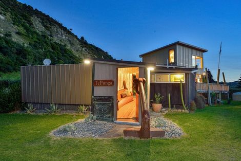 Photo of property in 18 Kahawai Street, Mahia, 4198