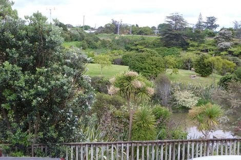 Photo of property in Lynn Park Terrace, 15/12 Ambrico Place, New Lynn, Auckland, 0600