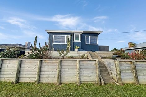 Photo of property in 32 Matai Street, Castlecliff, Whanganui, 4501