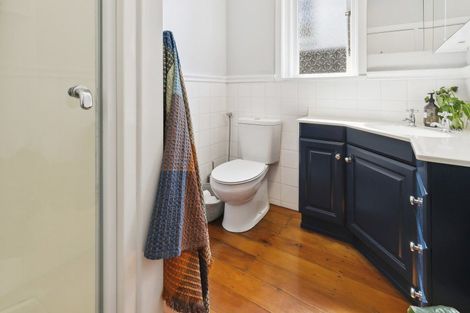 Photo of property in 15 Omar Street, Khandallah, Wellington, 6035