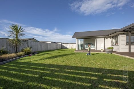 Photo of property in 4 Korako Drive, Kumeu, 0810