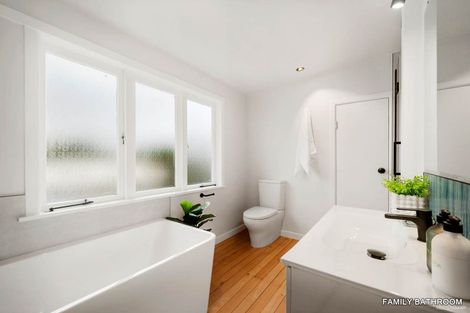 Photo of property in 1/934 East Coast Road, Northcross, Auckland, 0630