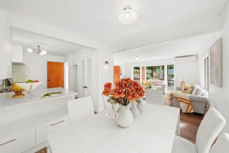Photo of property in 2/22 Cornelian Crescent, Half Moon Bay, Auckland, 2012