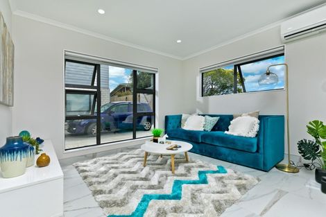 Photo of property in 4223d Great North Road, Glendene, Auckland, 0602