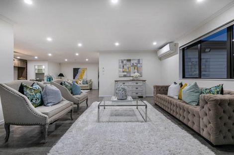 Photo of property in 5 Franheim Crescent, Orewa, 0931