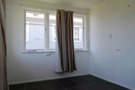 Photo of property in 18 Islington Avenue, New Lynn, Auckland, 0600