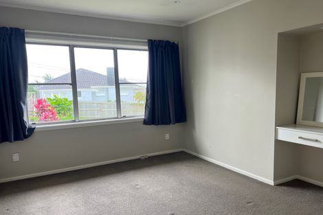 Photo of property in 582 Massey Road, Mangere, Auckland, 2022