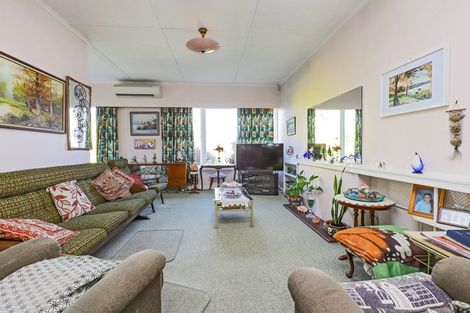 Photo of property in 1422 Karamu Road North, Mayfair, Hastings, 4122