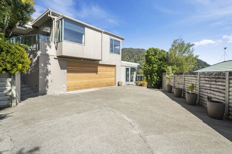Photo of property in 52 Waitohu Road, York Bay, Lower Hutt, 5013