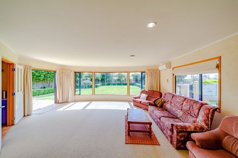 Photo of property in 2 Belgrove Drive, Waipukurau, 4200