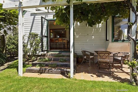 Photo of property in 23 Pinnacle Street, Seatoun, Wellington, 6022